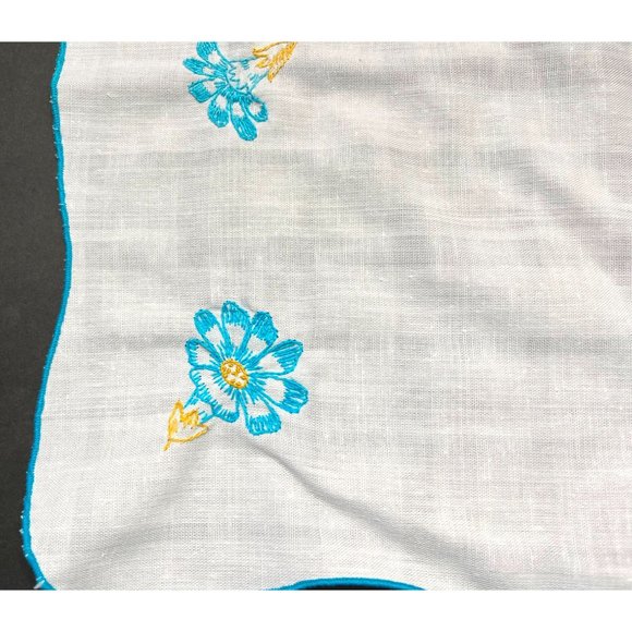Linen Blue Flower Bouquet Placemat Vtg Hand Embroidered Flowers Mini Tablecloth - Picture 8 of 9